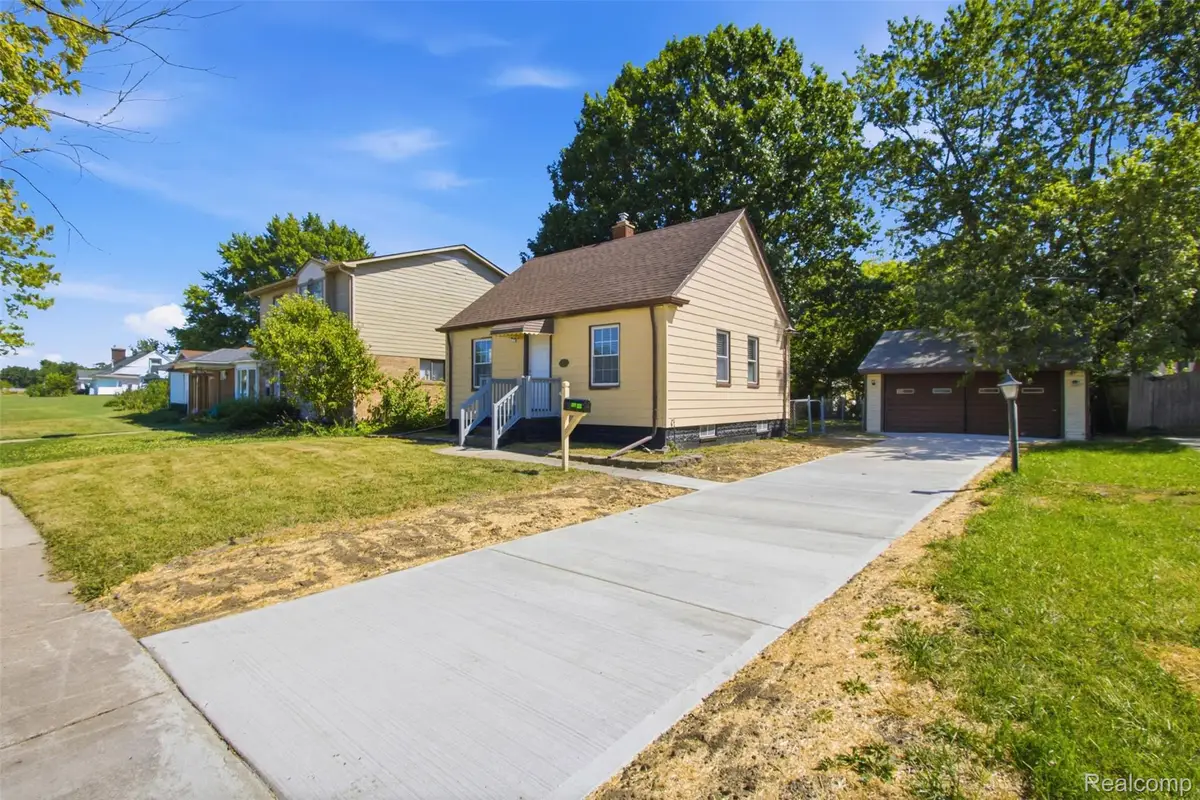 20600 Lennon Street, Harper Woods, MI 48225 - #1