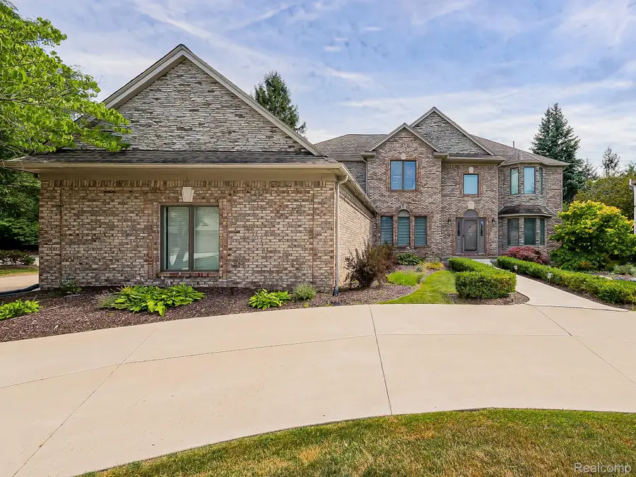1021 Olympia Drive, Rochester Hills, MI 48306 - #2