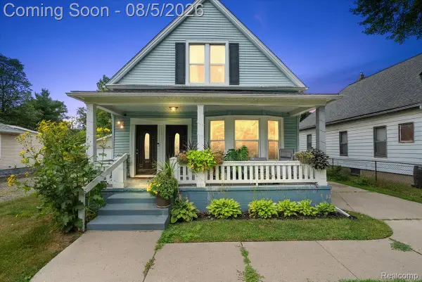 21453 Oxford Avenue, Farmington, MI 48336