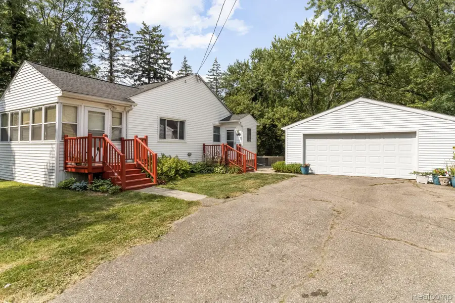 7330 Embury Road, Grand Blanc, MI 48439 - #3