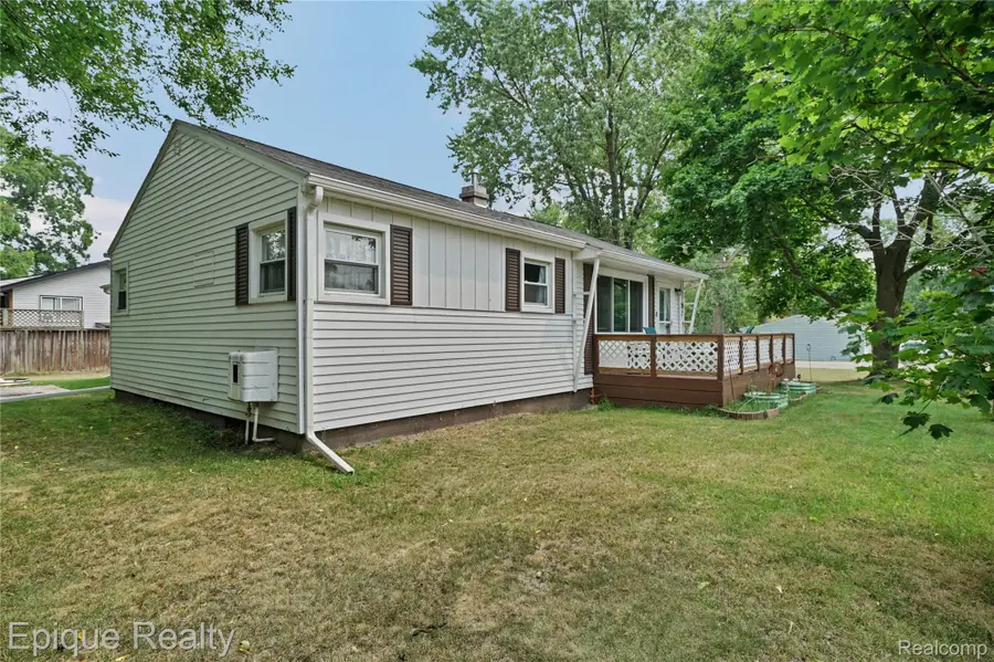 6201 Mercury Avenue, Burton, MI 48509 - #2
