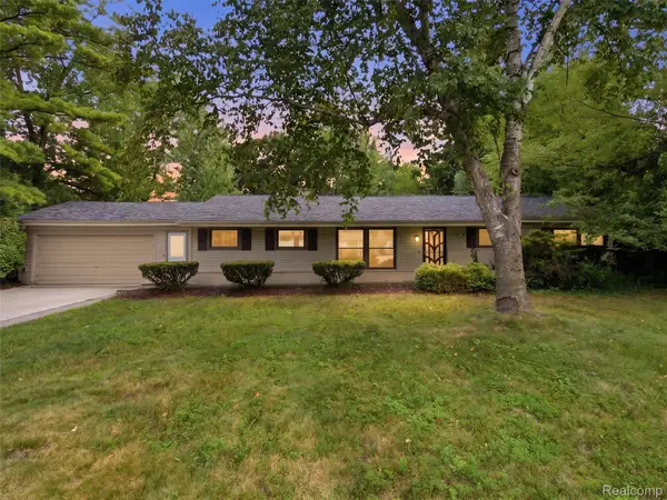 5303 W Briarcliff Knoll Drive, WestBloomfield, MI 48322