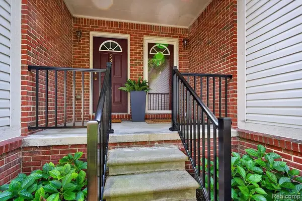 3383 Baldwin Woods Drive, LakeOrion, MI 48359