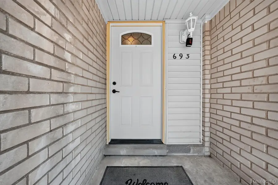 693 Hamlet Road, Auburn Hills, MI 48326 - #3