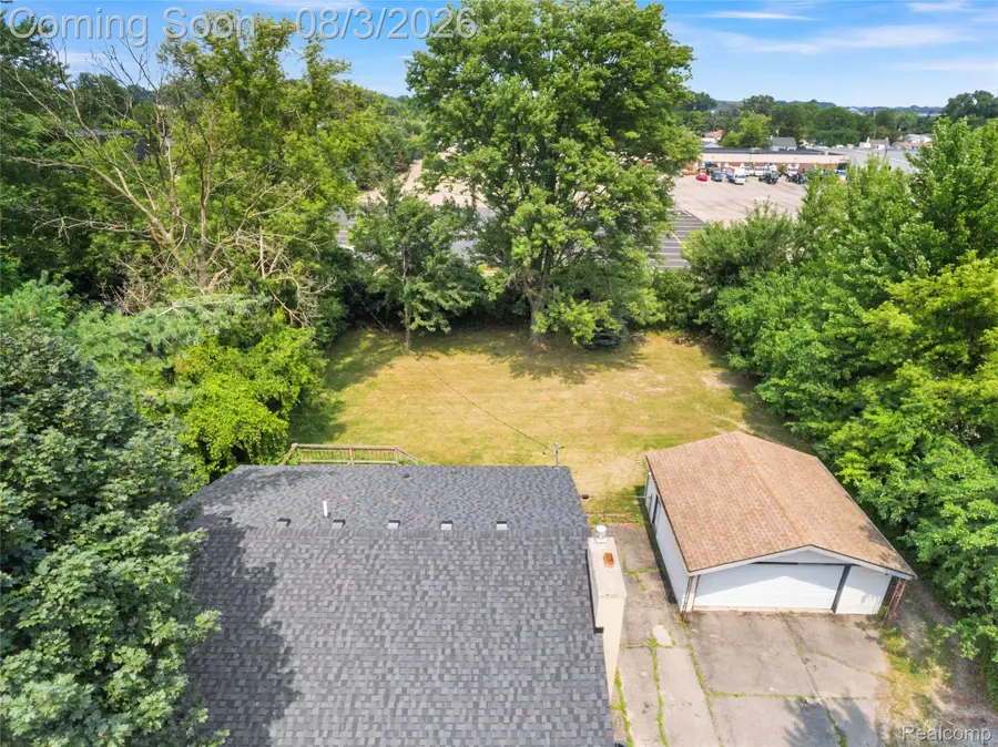 21011 Kemp Street, Clinton Township, MI 48035 - #2