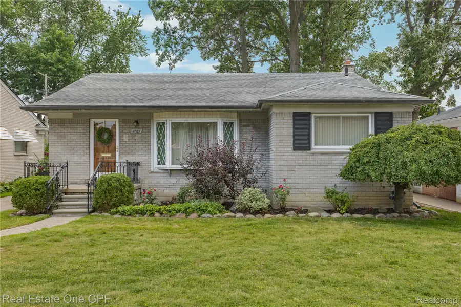 1701 Aline Drive, Grosse Pointe Woods, MI 48236 - #2