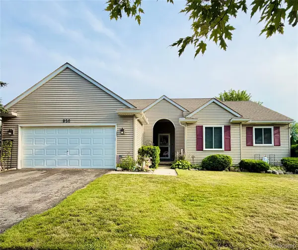 850 Cricket Crossing, Pinckney, MI 48169