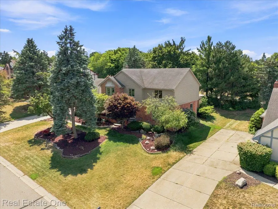 1774 White Water Drive, Rochester Hills, MI 48309 - #2