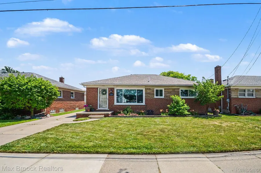 27720 Jefferson Avenue, Saint Clair Shores, MI 48081 - #3