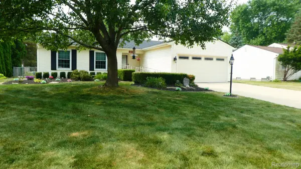 3721 Barberry Circle, Wixom, MI 48393