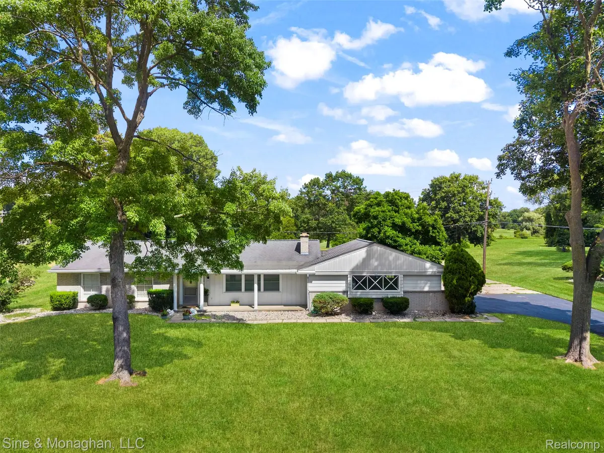 3052 Angelus Drive, Waterford, MI 48329 - #1
