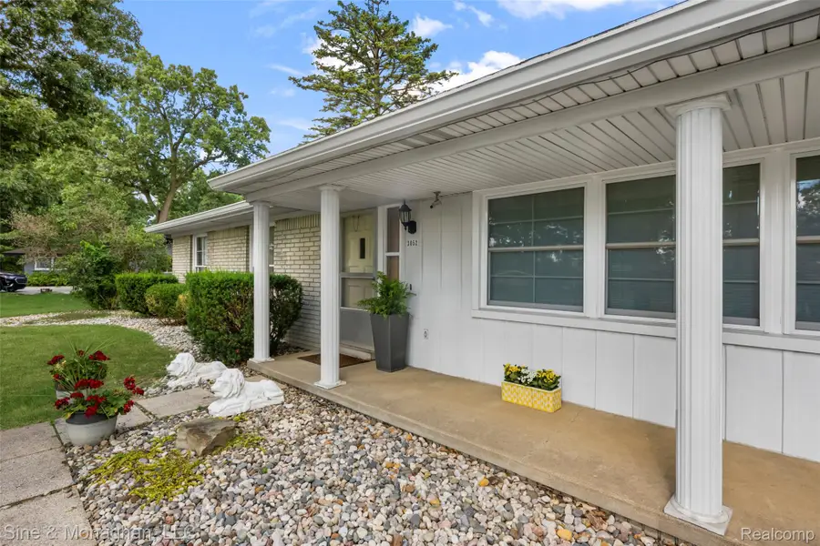 3052 Angelus Drive, Waterford, MI 48329 - #2