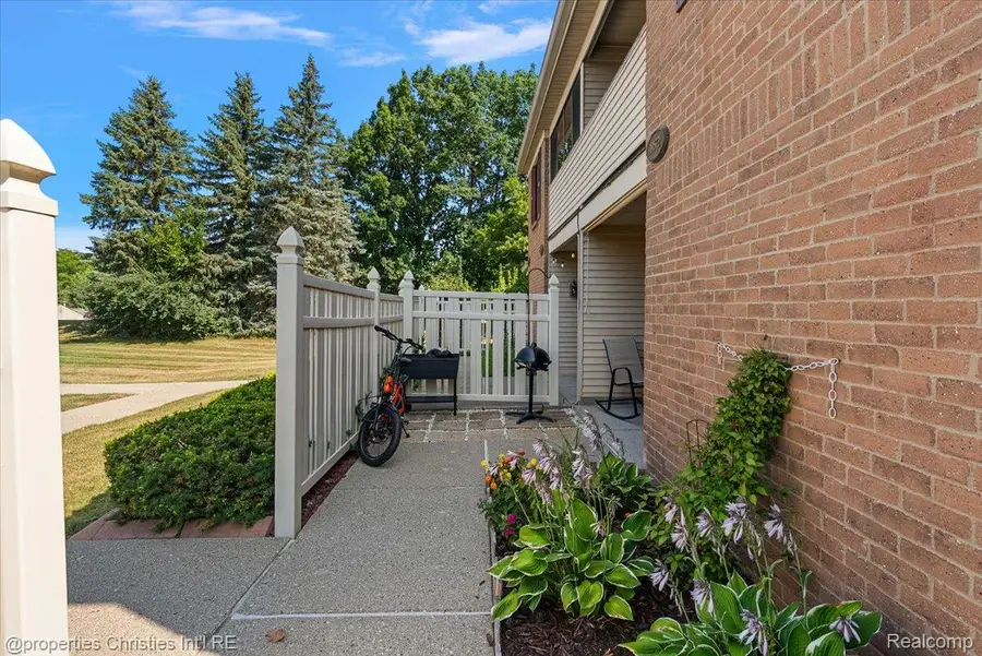 19572 Northridge Drive, Northville, MI 48167 - #2