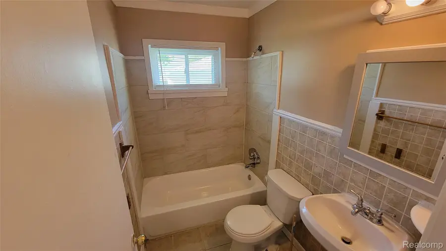 23153 Stewart Avenue, Warren, MI 48089 - #3