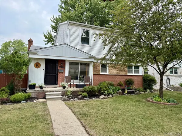 205 E Parker Avenue, MadisonHeights, MI 48071
