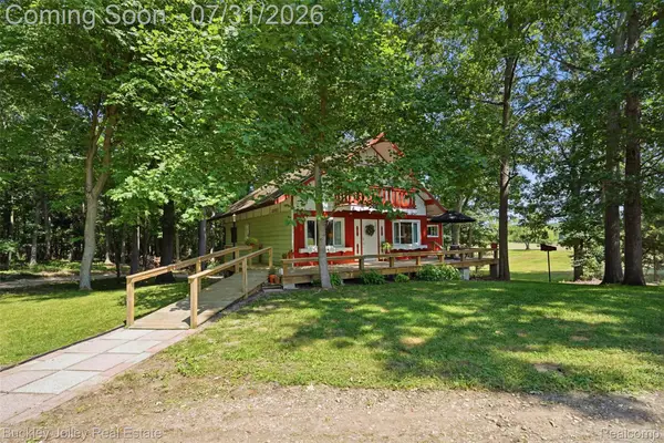 10011 Fieldcrest Drive, Brighton, MI 48116