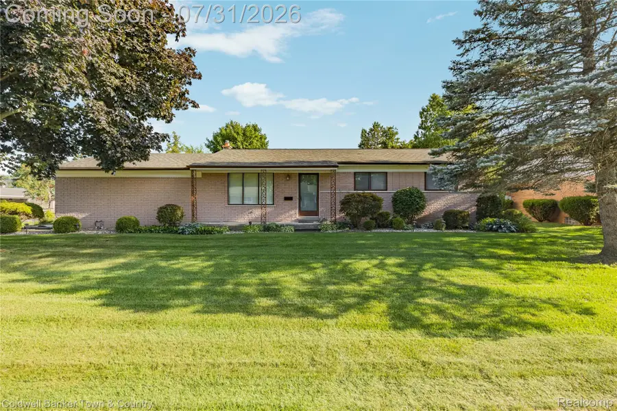 50601 Linda Lane, Utica, MI 48317 - #2