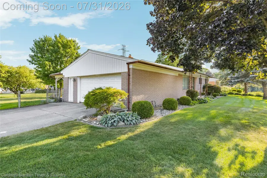 50601 Linda Lane, Utica, MI 48317 - #3