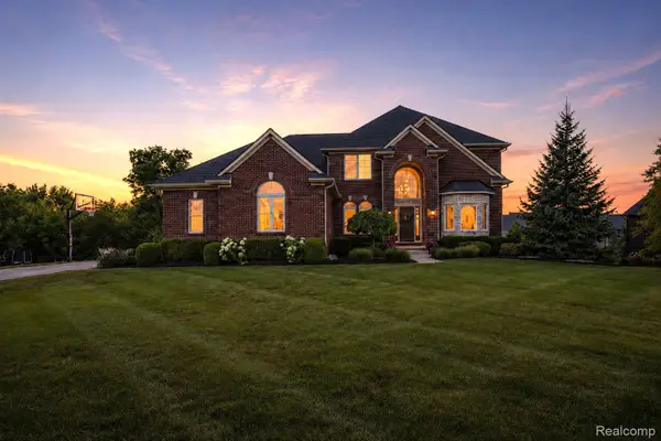 24447 Ravine Drive Drive, SouthLyon, MI 48178