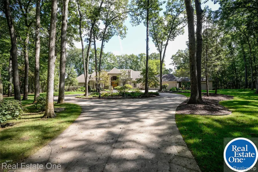 9673 Cross Creek Drive, Green Oak, MI 48178 - #2