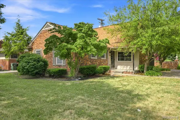 20691 Wedgewood Drive, GrossePointe, MI 48236
