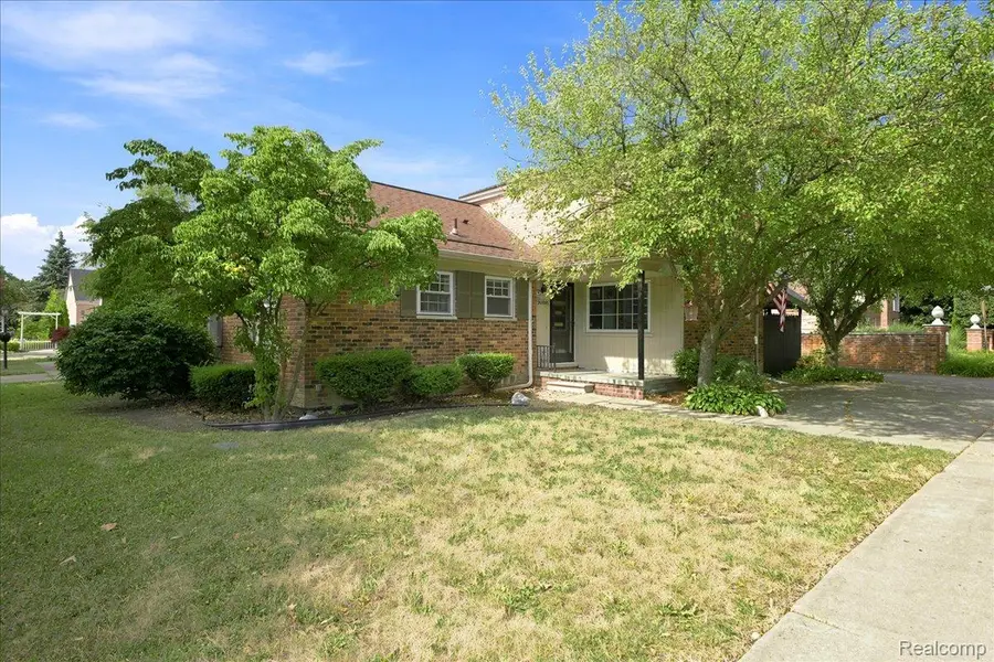 20691 Wedgewood Drive, Grosse Pointe Woods, MI 48236 - #2