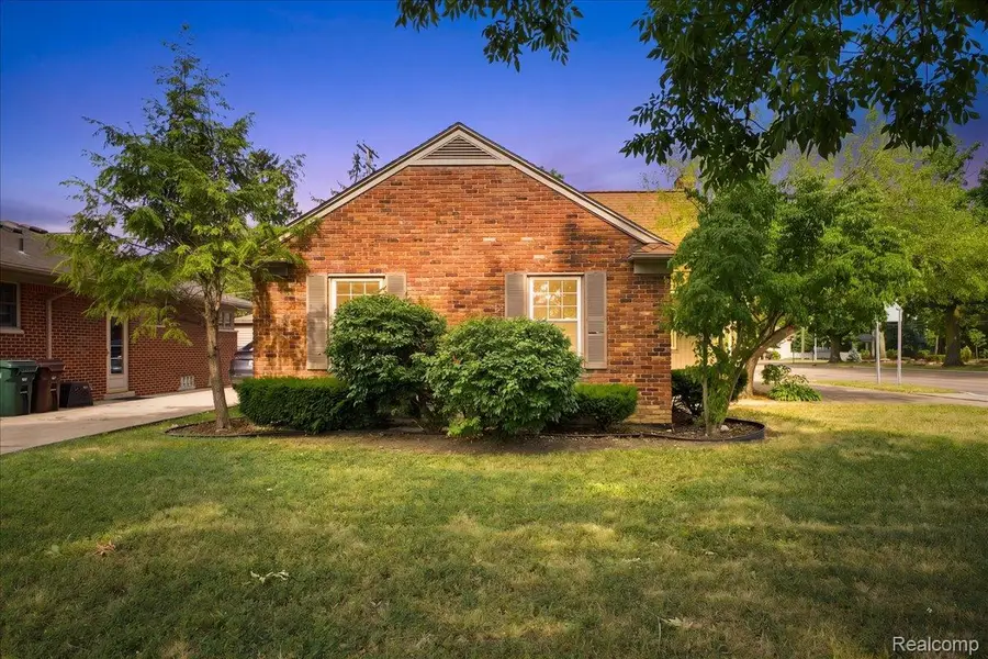 20691 Wedgewood Drive, Grosse Pointe Woods, MI 48236 - #3