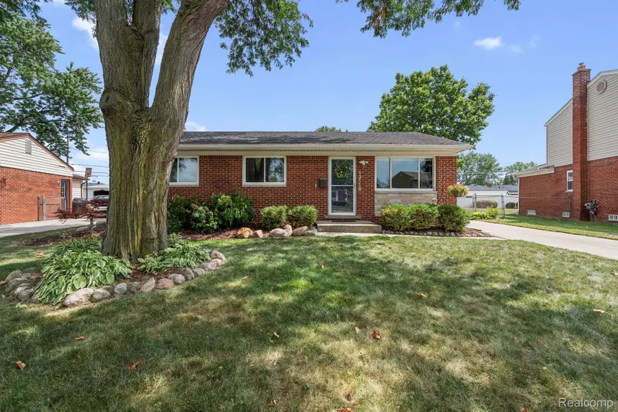 13118 Whitfield Drive, Sterling Heights, MI 48312 - #2