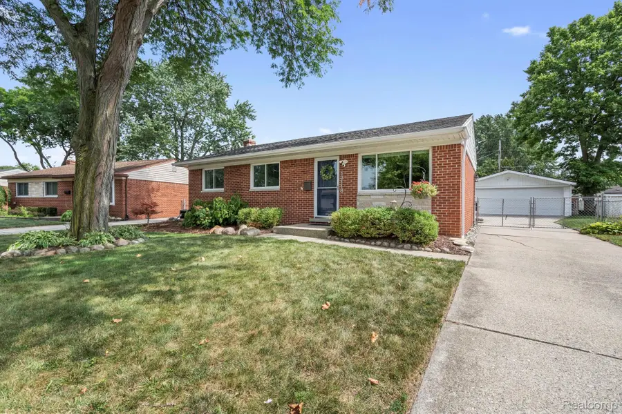 13118 Whitfield Drive, Sterling Heights, MI 48312 - #3