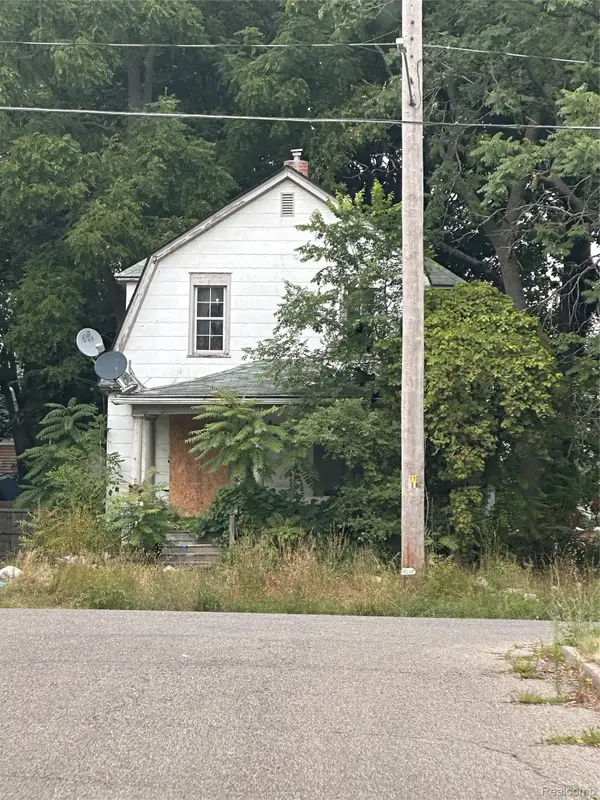 1017 Oak Street, Flint, MI 48503