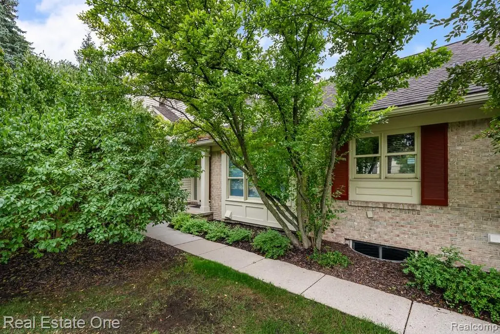 7383 Simsbury Drive, West Bloomfield, MI 48322 - #1