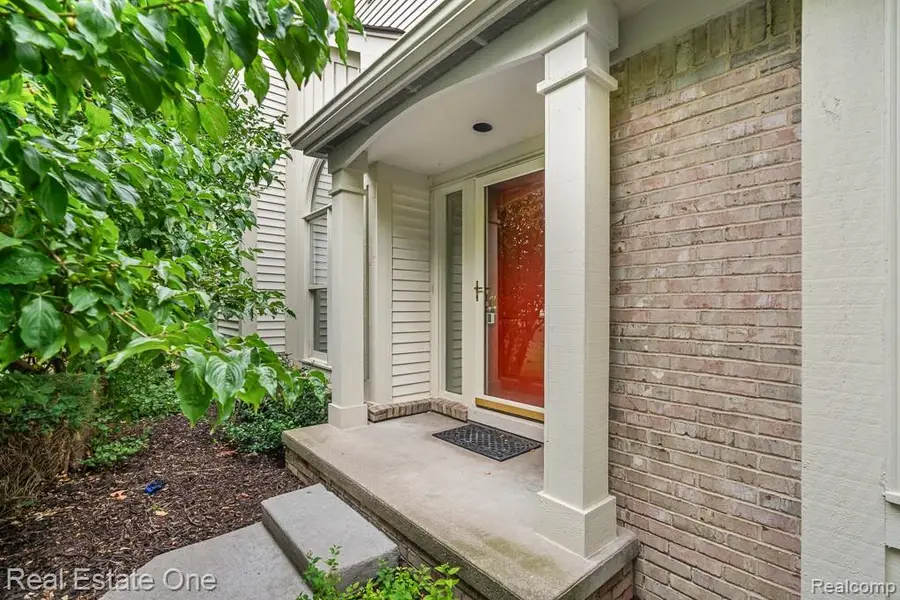 7383 Simsbury Drive, West Bloomfield, MI 48322 - #2