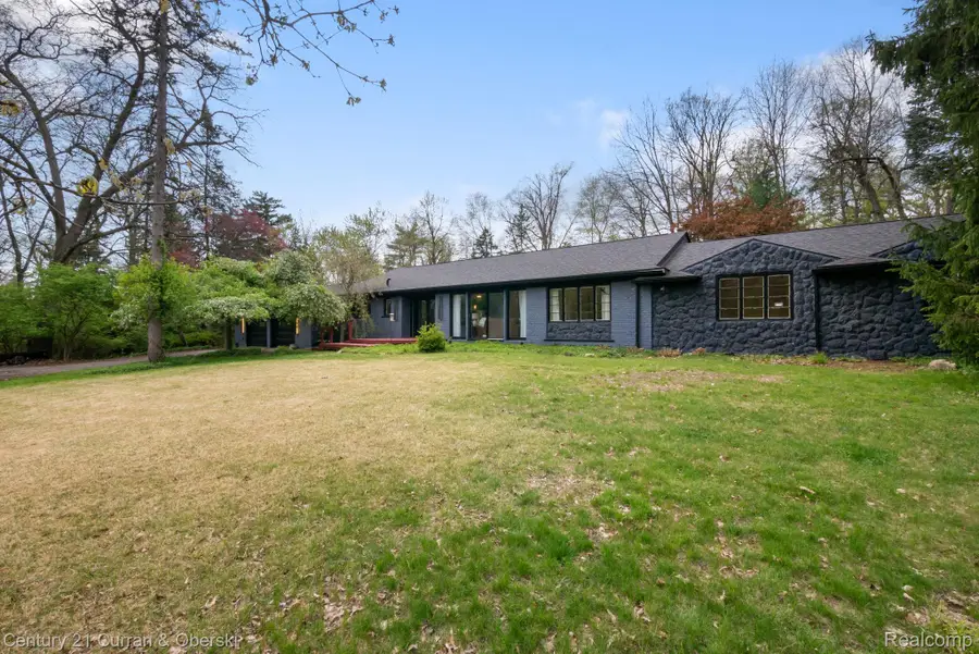 27869 Old Colony Street, Farmington, MI 48334 - #2