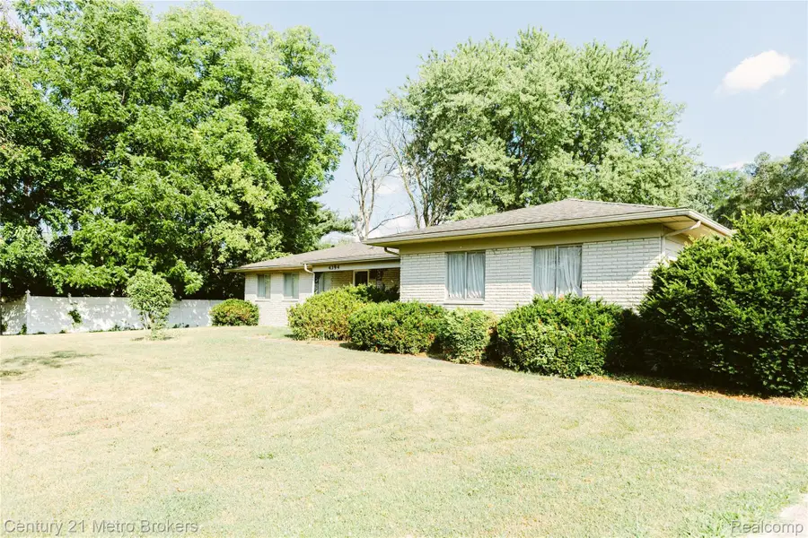4394 Apache Drive, Burton, MI 48509 - #2