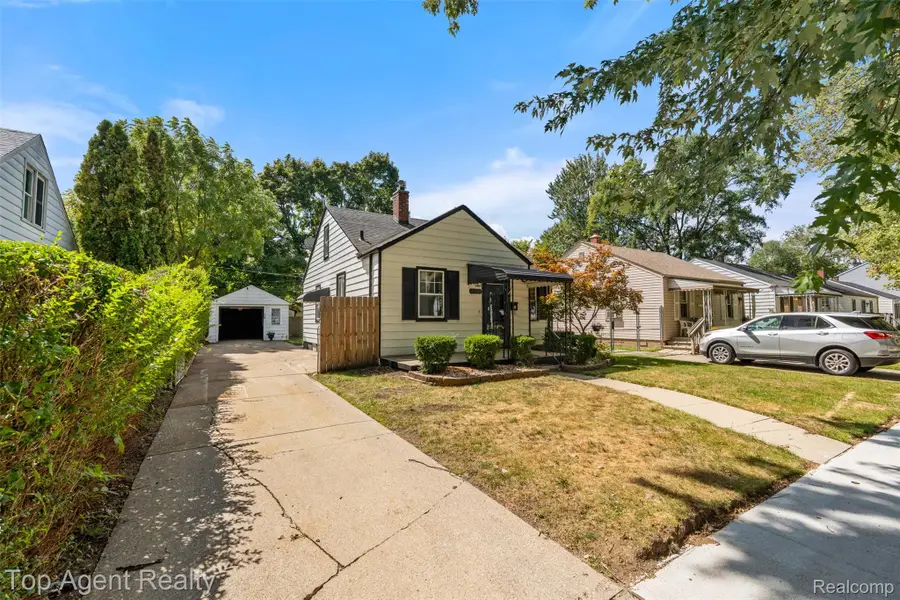 18580 Washtenaw Street, Harper Woods, MI 48225 - #2