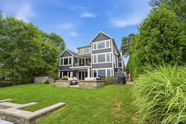 8303 Hilton Road, Brighton, MI 48114
