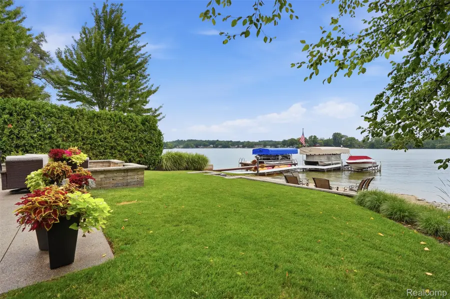 8303 Hilton Road, Brighton, MI 48114 - #2