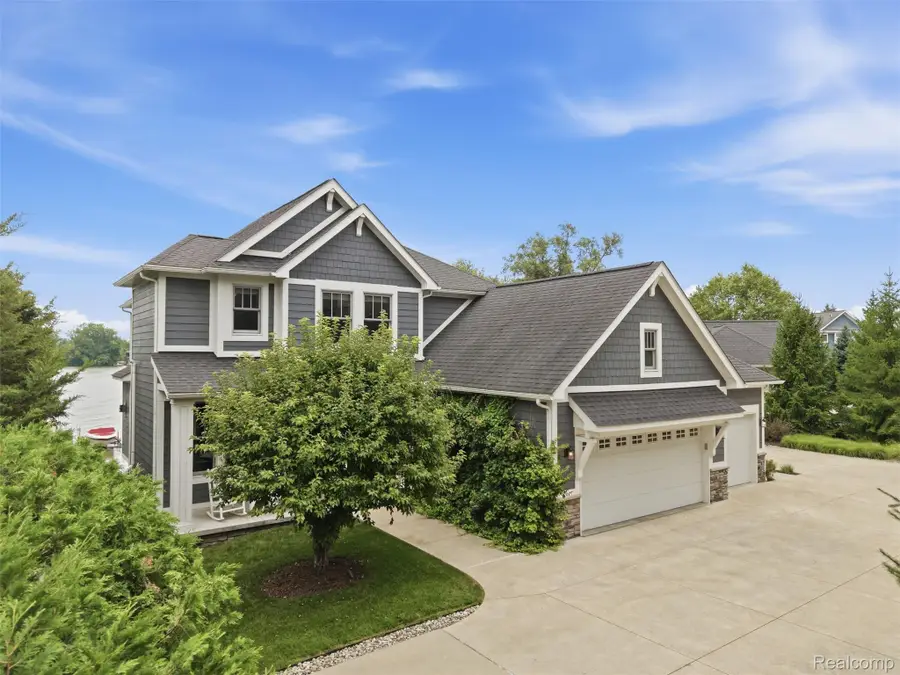 8303 Hilton Road, Brighton, MI 48114 - #3