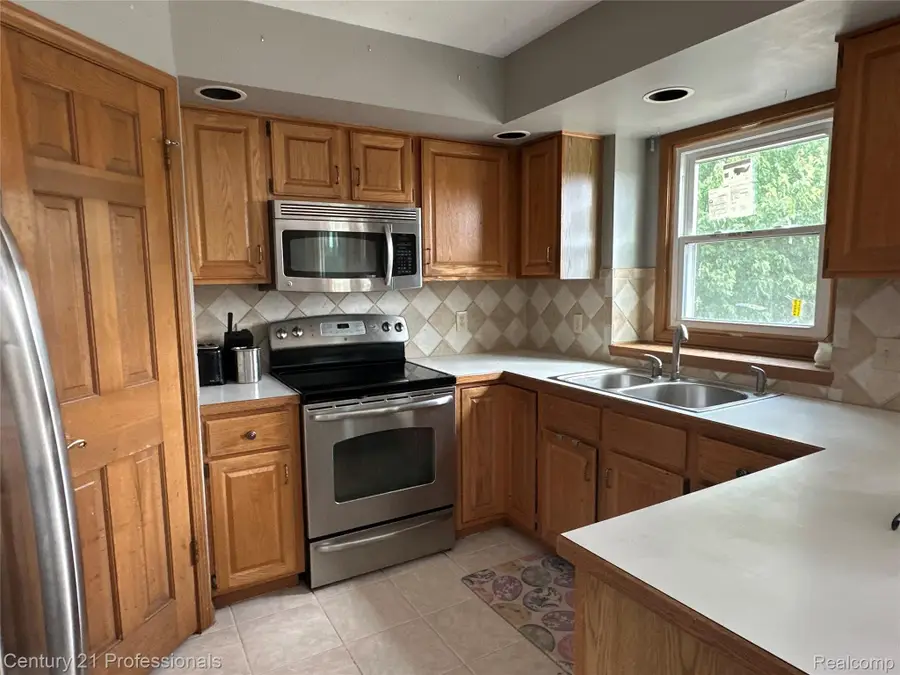 12220 Moceri Drive, Grand Blanc, MI 48439 - #3