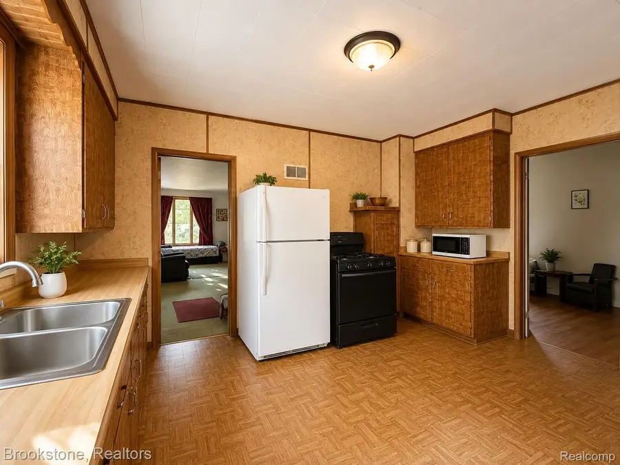 28 N 5th Avenue, Iron River, MI 49935 - #3