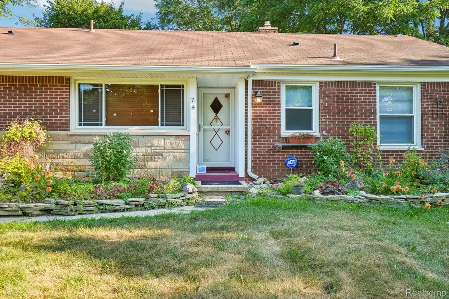 74 Barrington Road, Bloomfield, MI 48302 - #2