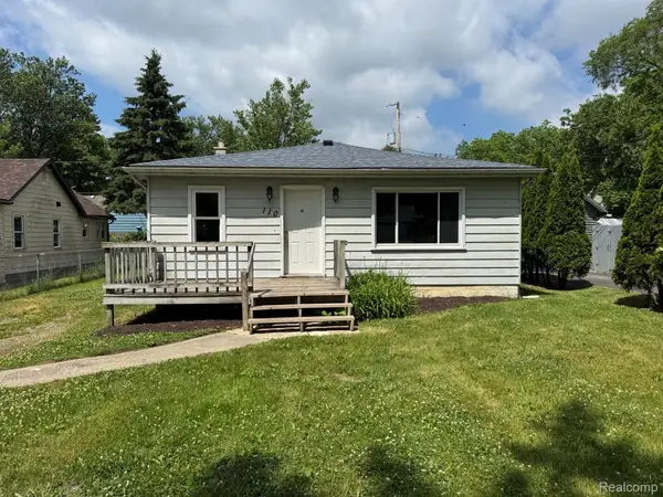110 Waterly Avenue, Waterford, MI 48328