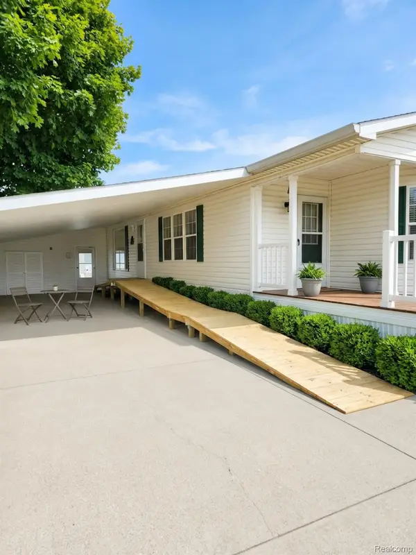 6036 Chestnut Trail, WhiteLake, MI 48383