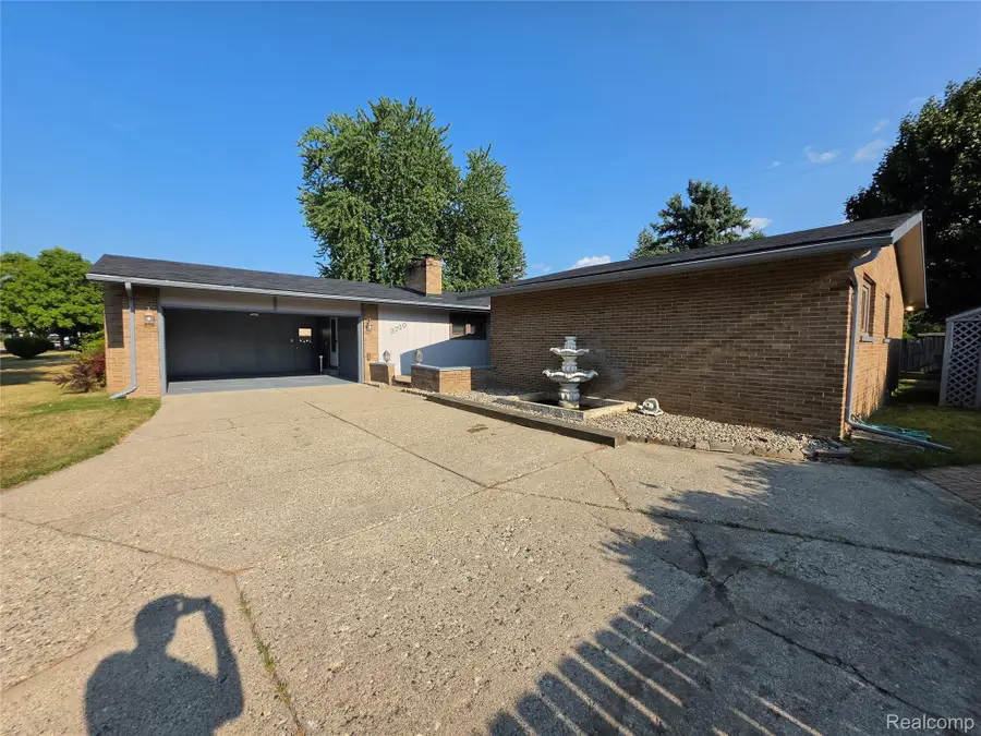 3710 Worchester Drive, Flint, MI 48503 - #2