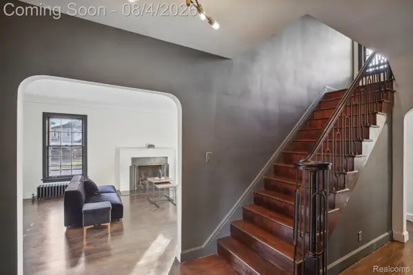276 Lewiston Road, GrossePointe, MI 48236