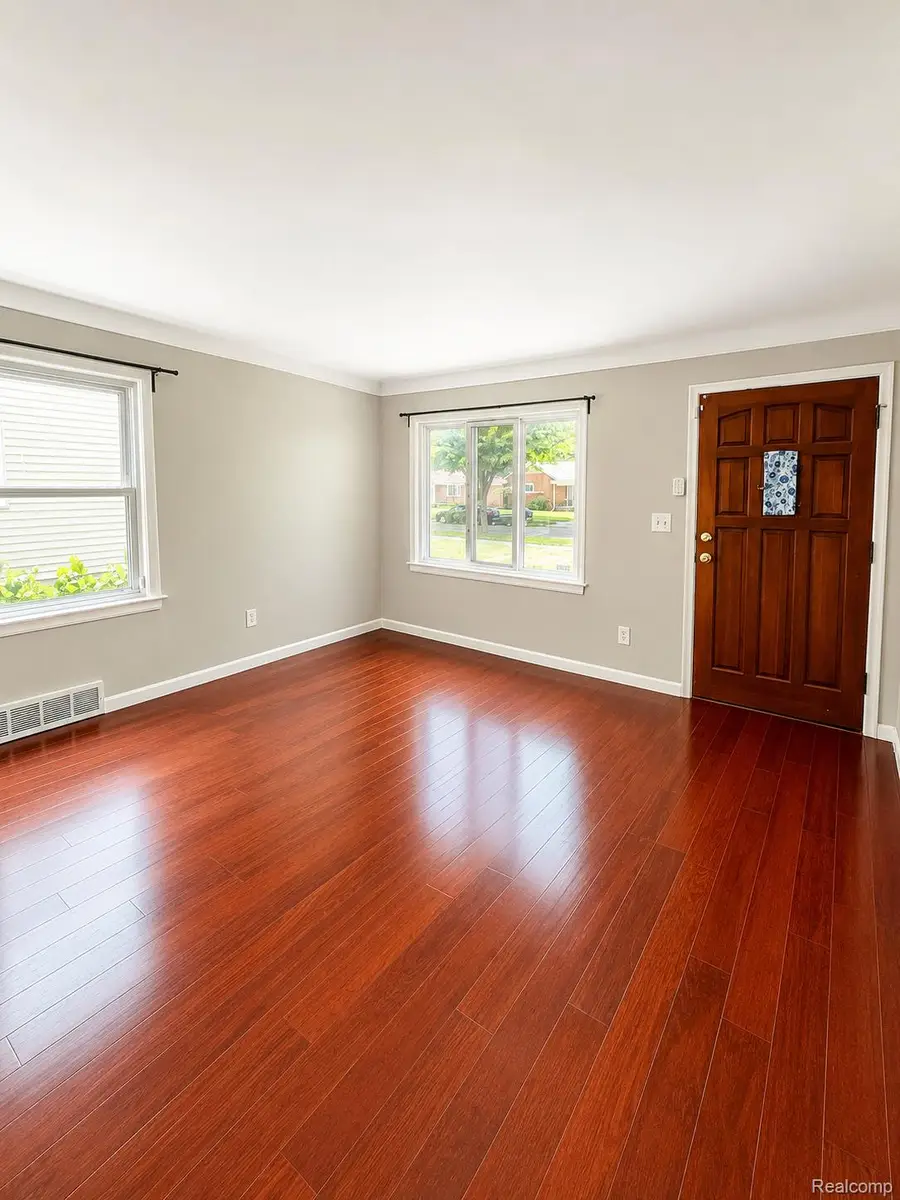 24264 Cloverlawn Avenue, Oak Park, MI 48237 - #3