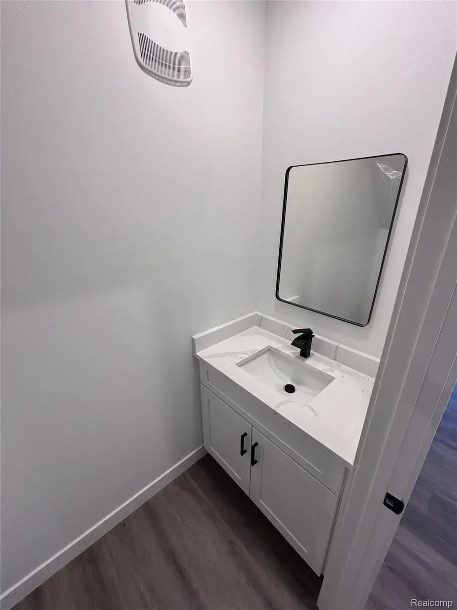 375 W Hayes Avenue, Hazel Park, MI 48030 - #3