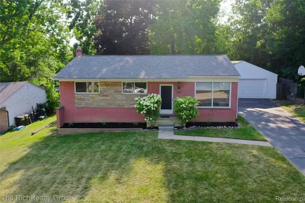 331 Lorberta Lane, Waterford, MI 48328