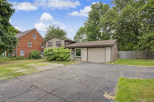 2368 W Walton Boulevard, Waterford, MI 48329