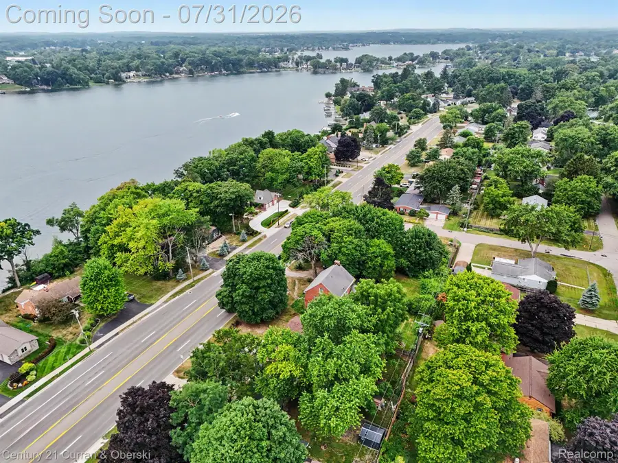 2368 W Walton Boulevard, Waterford, MI 48329 - #2